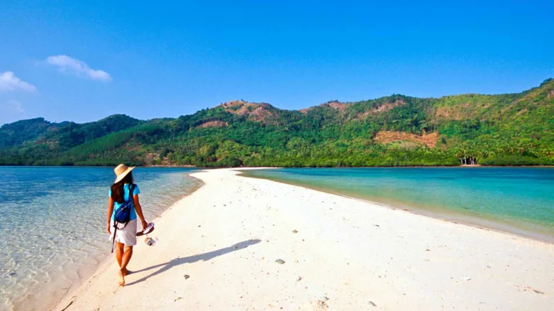 Sandbar curving between karst islands at Snake Island on a Tour B el nido island hopping tour, Bacuit Bay, Palawan